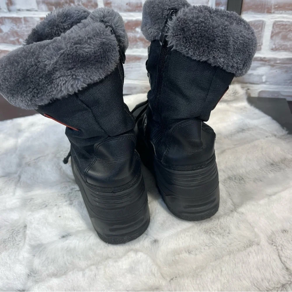 Dream pairs 3M Thinsulate Black and Gray Winter Boots kids size 2